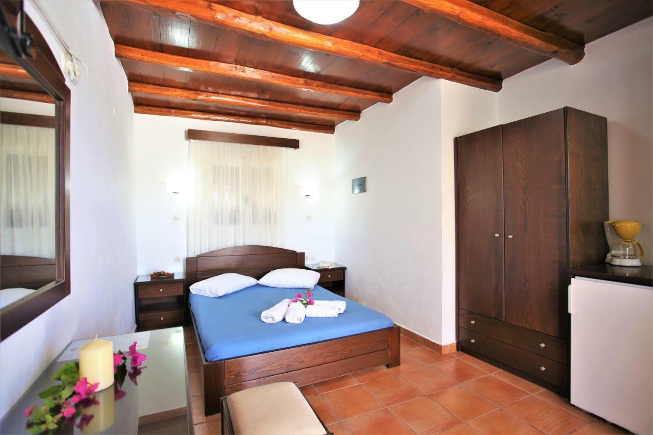Pension Ioanna Adamantas  Exterior photo