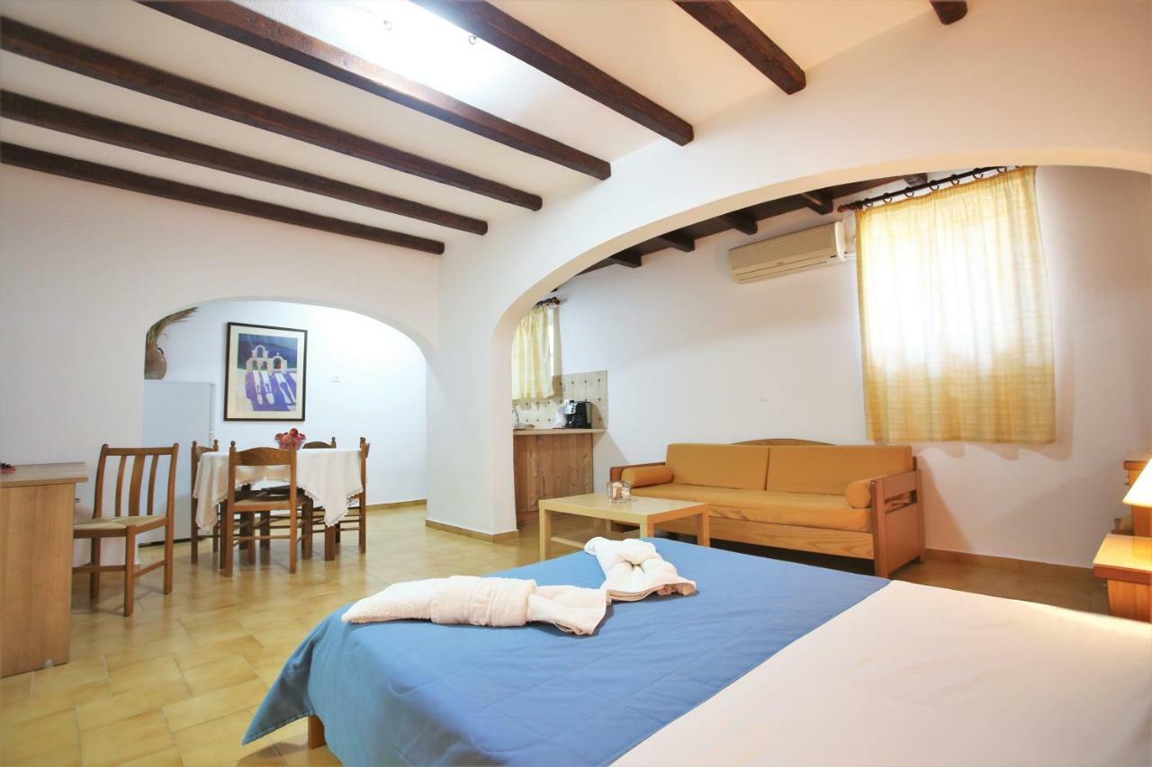 Pension Ioanna Adamantas  Exterior photo