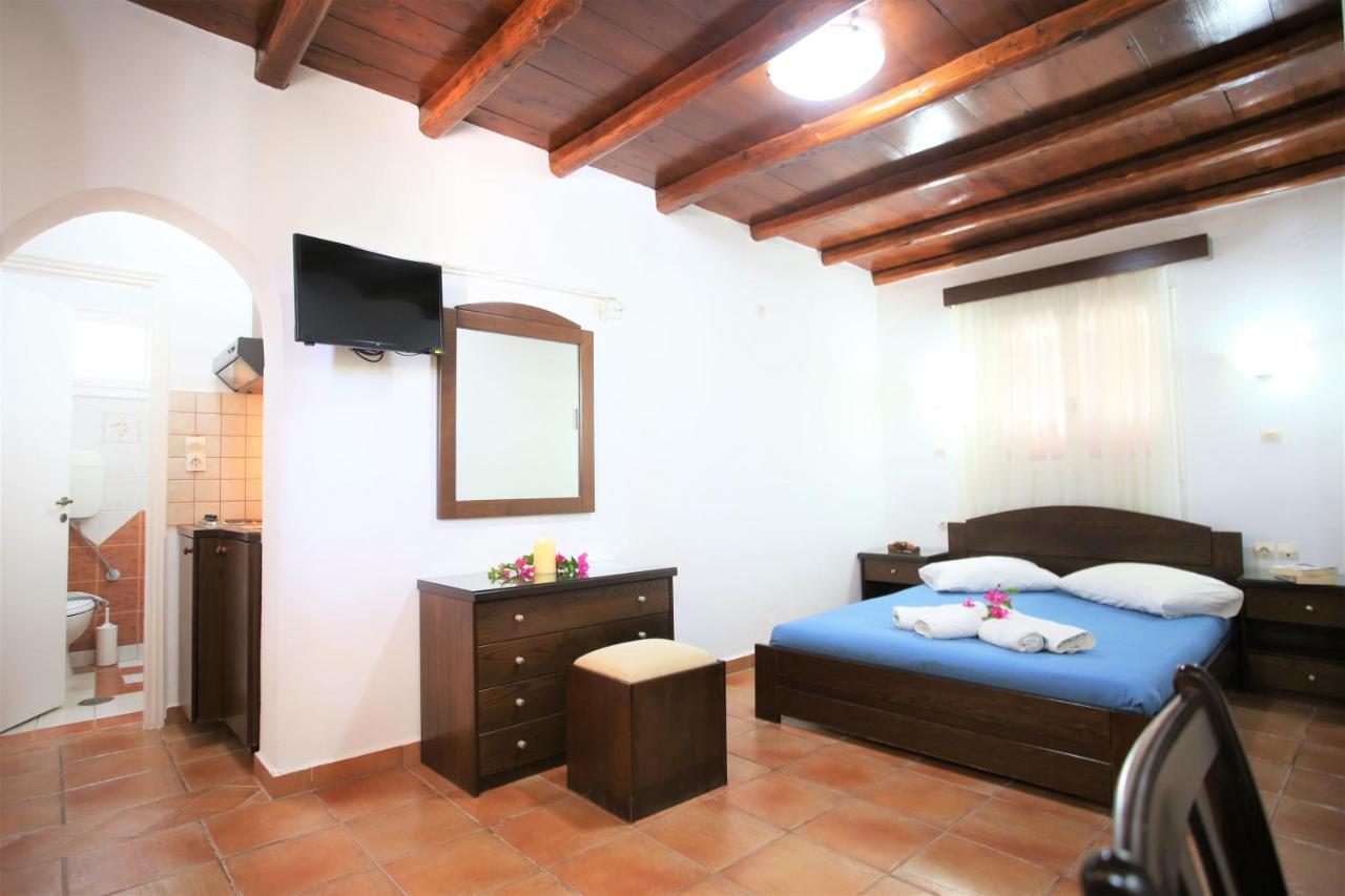 Pension Ioanna Adamantas  Exterior photo